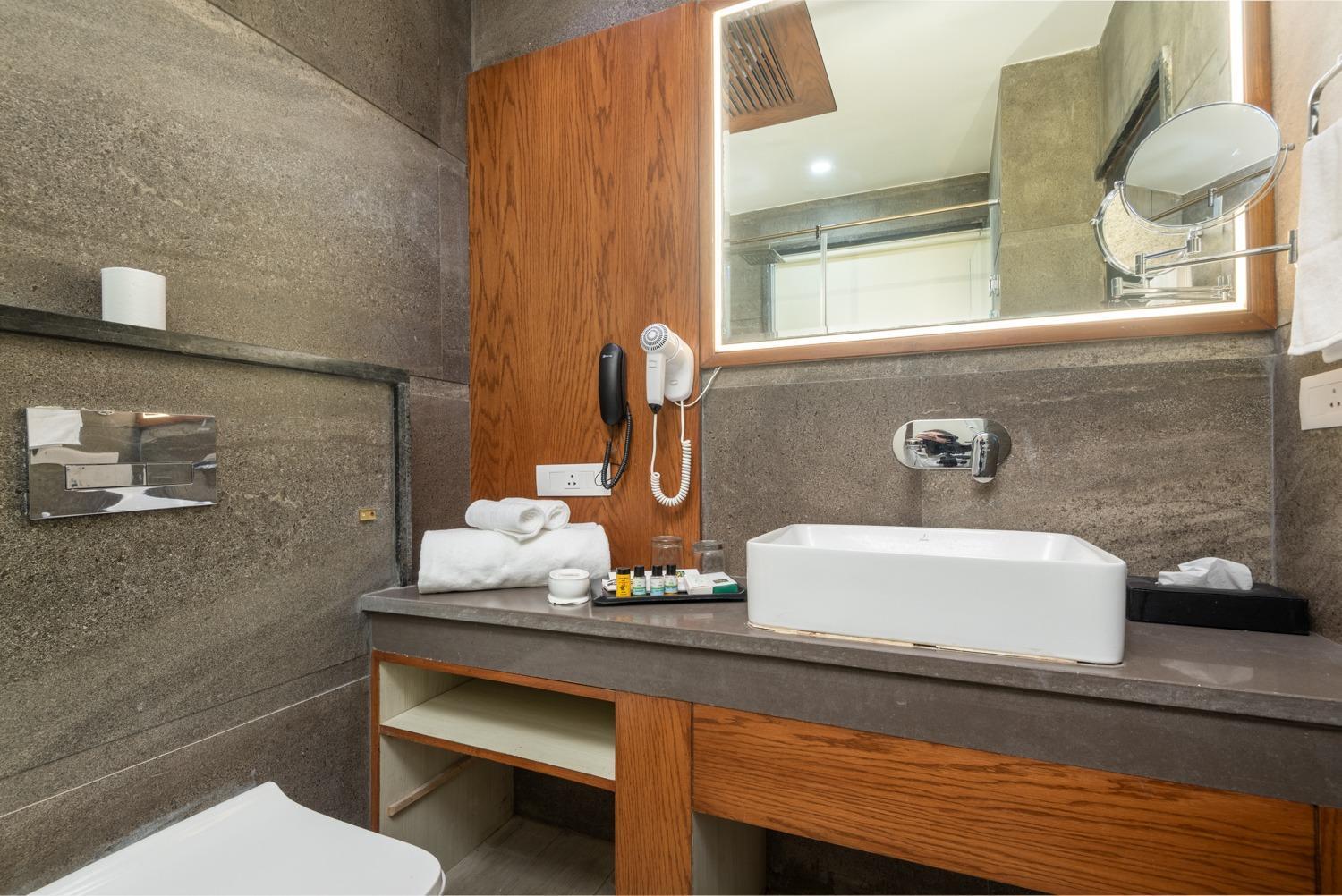 Quality Inn By Lawrence Hotels ดารัมซาลา ภายนอก รูปภาพ